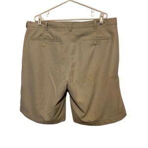 PGA TOUR SIZE 40 BEIGE GOLF SHORTS